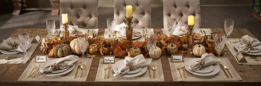 Holiday table showing iNSPIRE Q DIY Thanksgiving dinner tablescape.